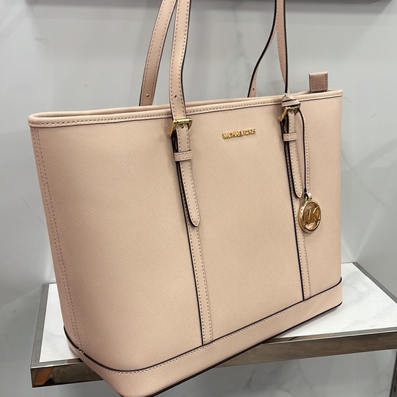 MICHAEL KORS
Jet Set Travel Lg Top Zip Shoulder Tote Saffiano Leather
Pwdr Blush - Picture 3 of 16